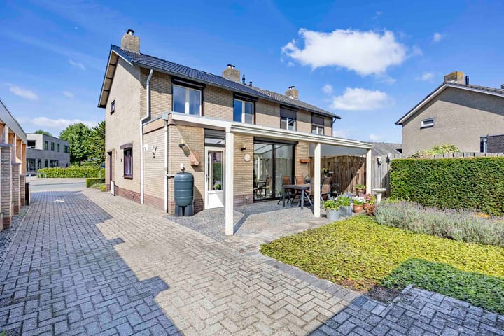 Photo 2 of Pieter de Hooghstraat 9