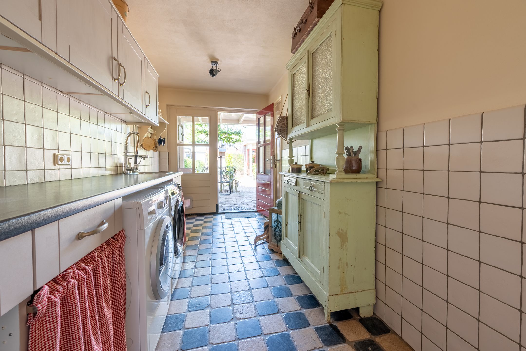 Photo 15 of Nieuwkuijksestraat 158-A