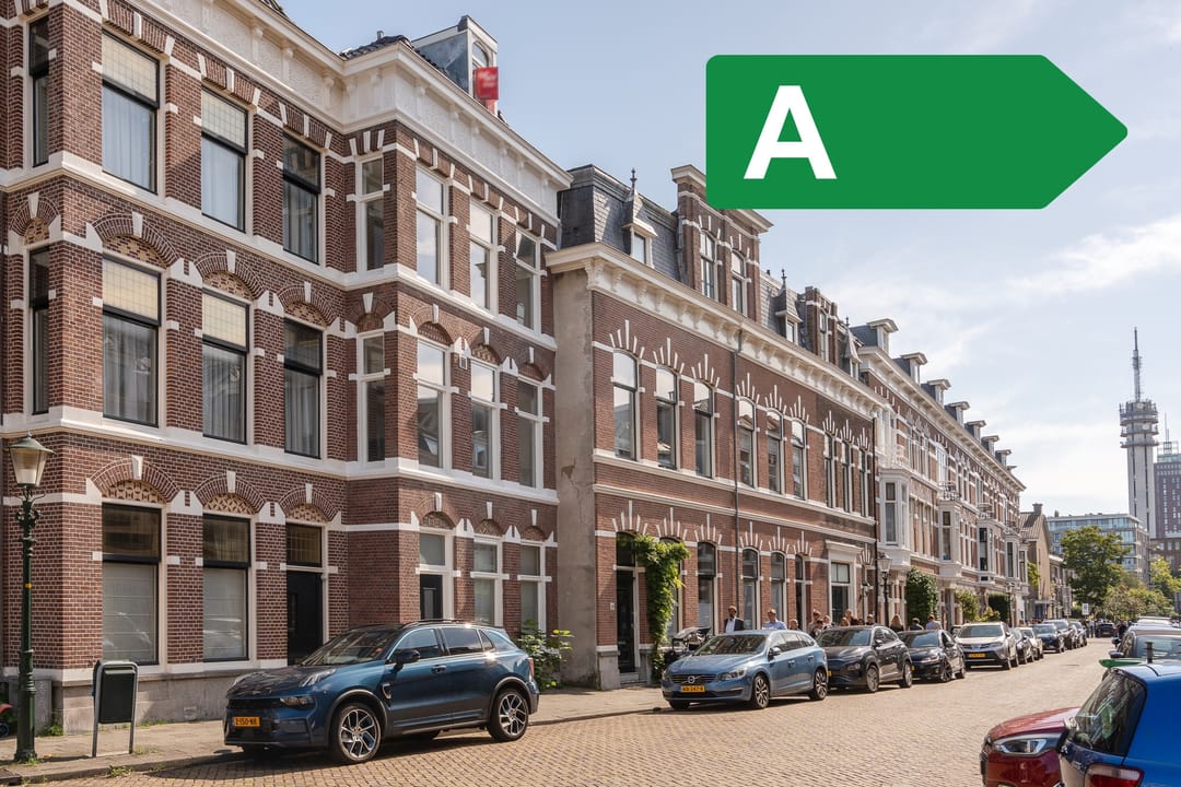 Photo 2 of Emmastraat 14-E