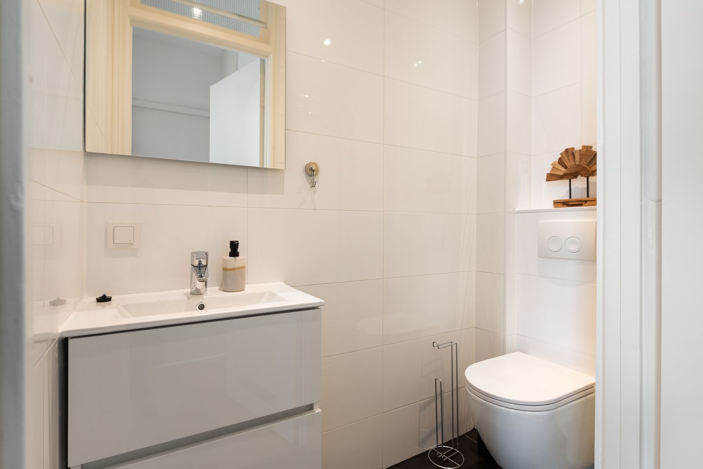 Photo 5 of Emmastraat 14-E