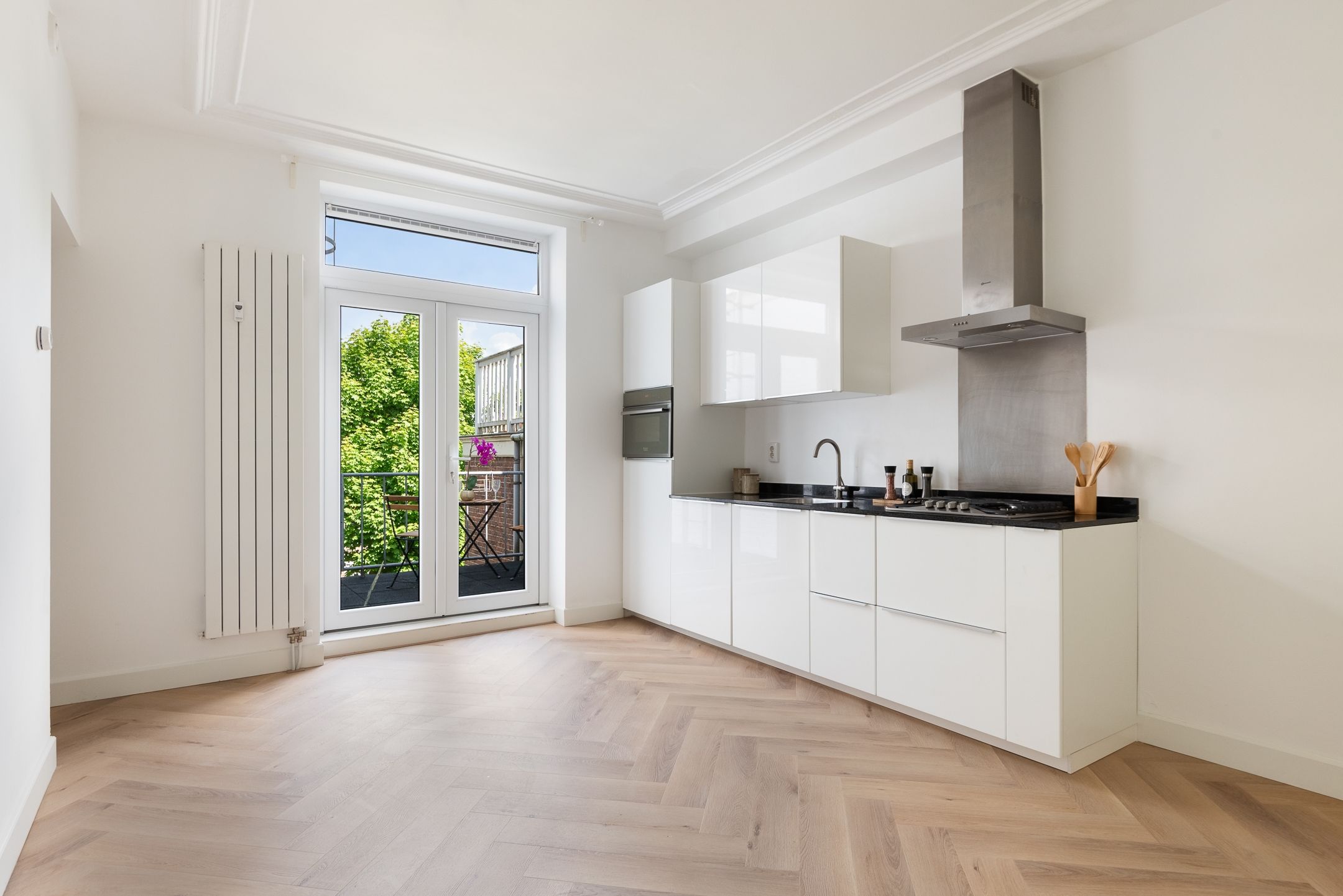 Photo 9 of Emmastraat 14-E