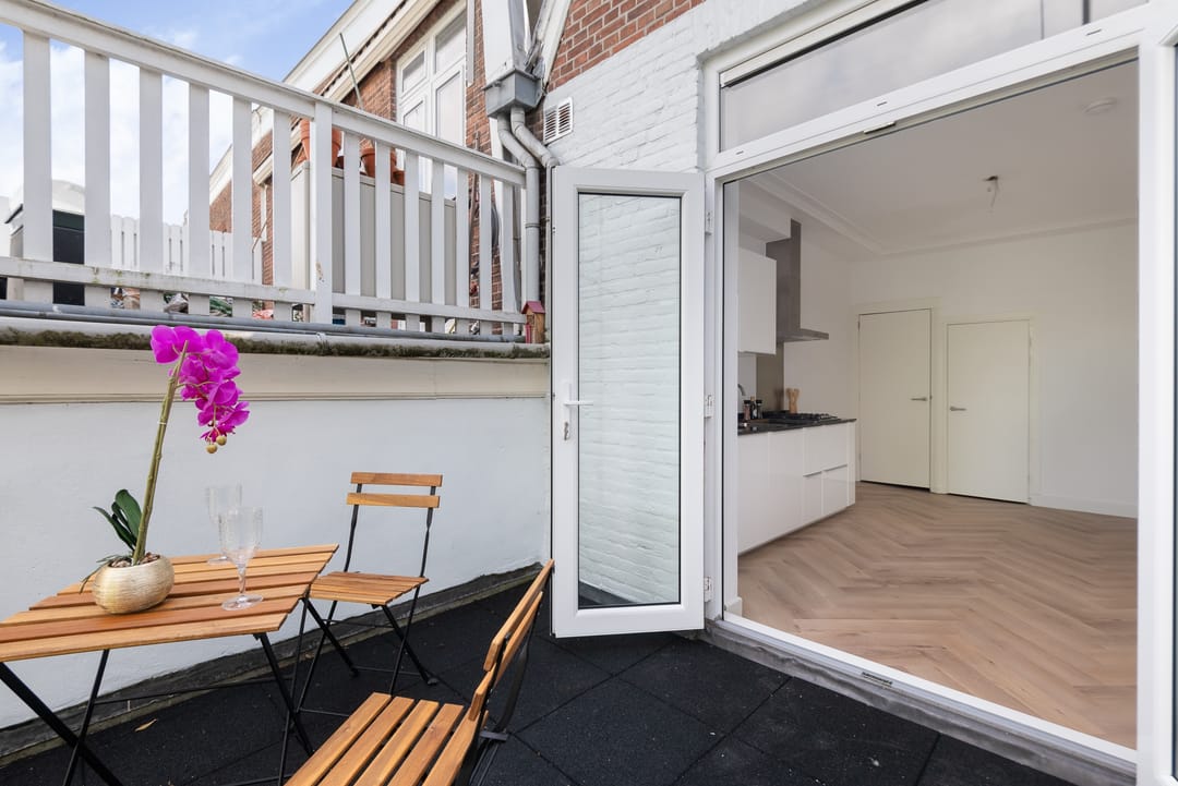 Photo 11 of Emmastraat 14-E