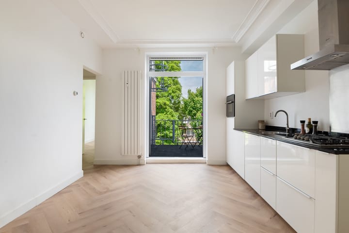 Foto 12 van Emmastraat 14-E