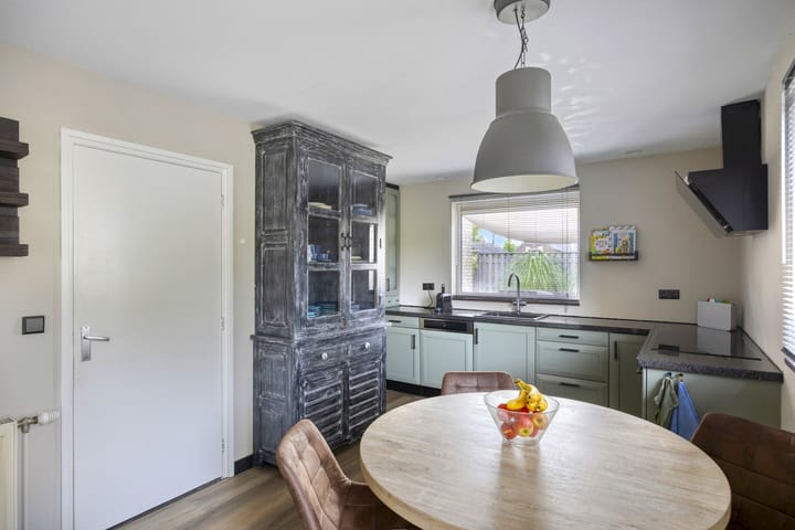 Photo 11 of Echternachstraat 2