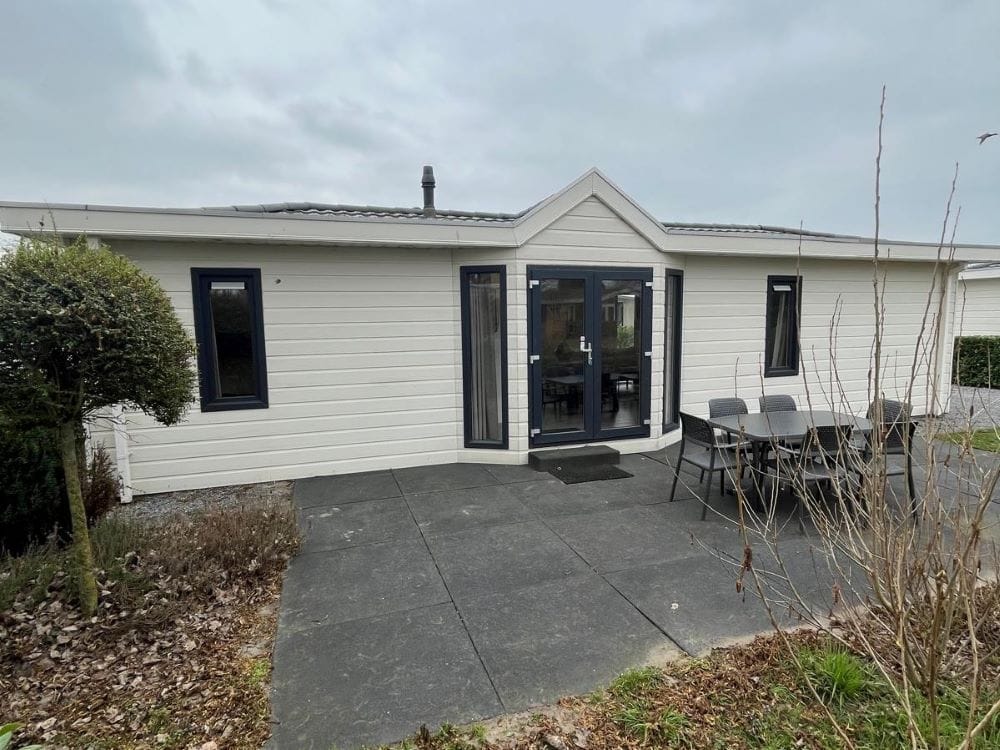 3-bedroom freehold villa in Dordrecht — photo 1 of 5