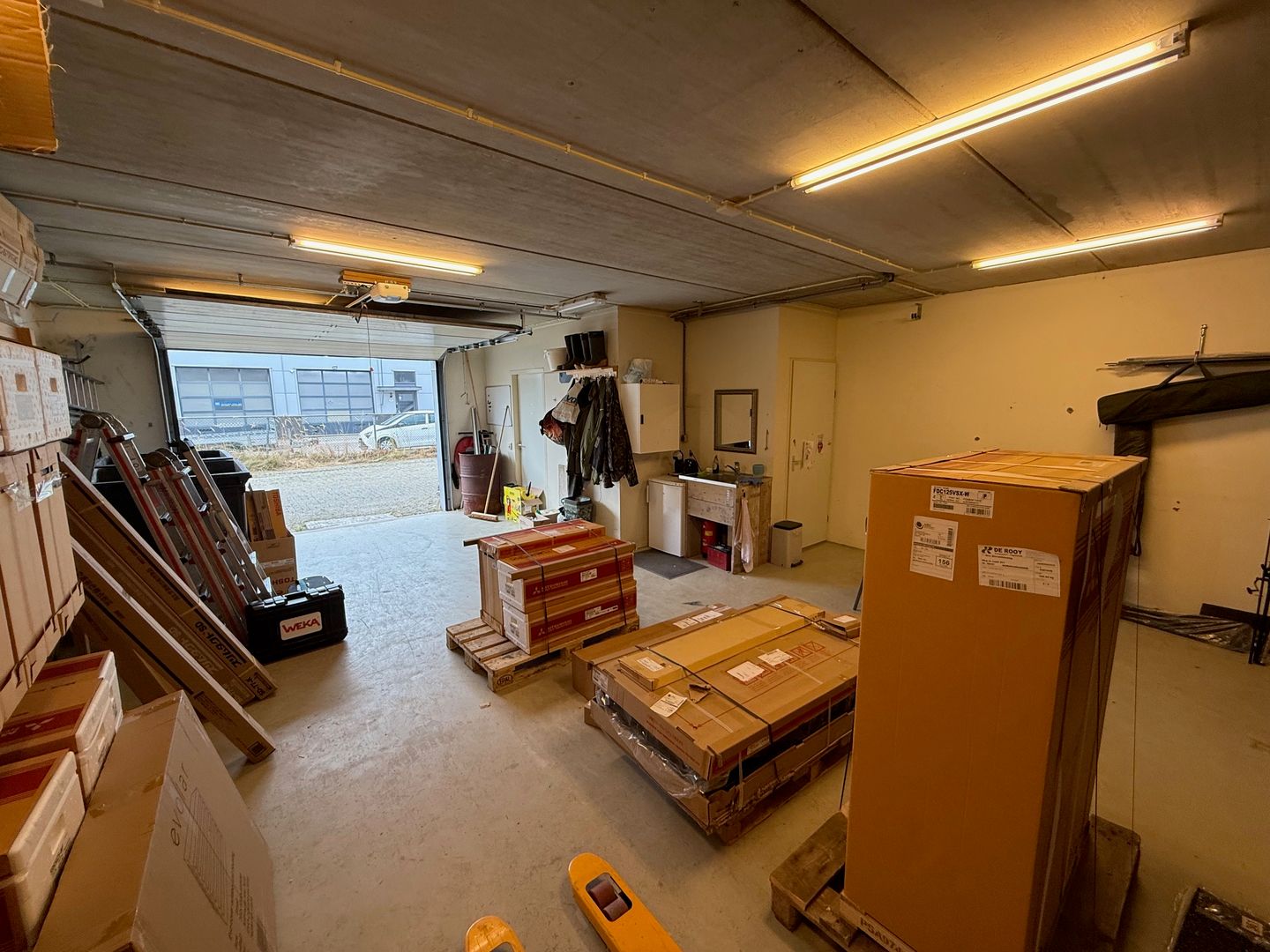 View photo 3 of Weg en Land 37-j