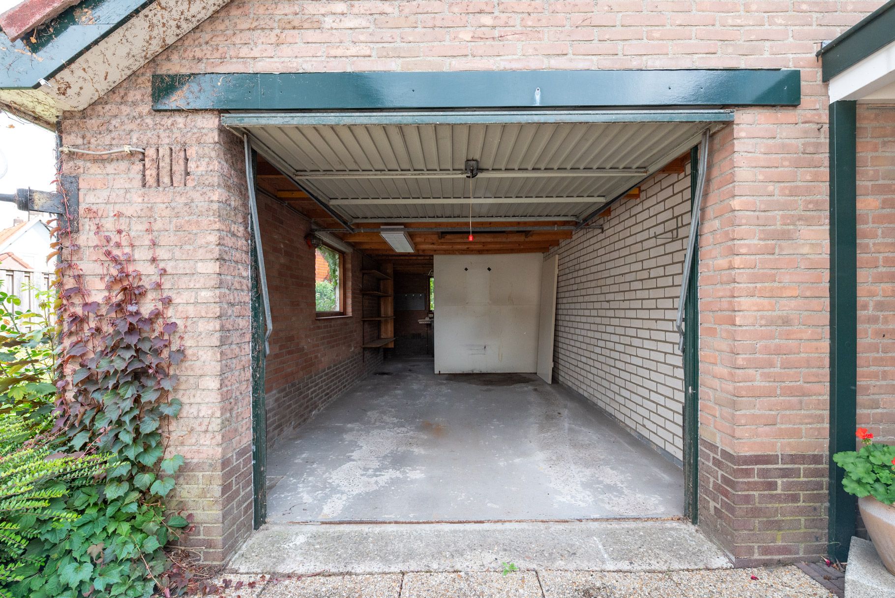 Foto 33 van Aluminiumweg 46