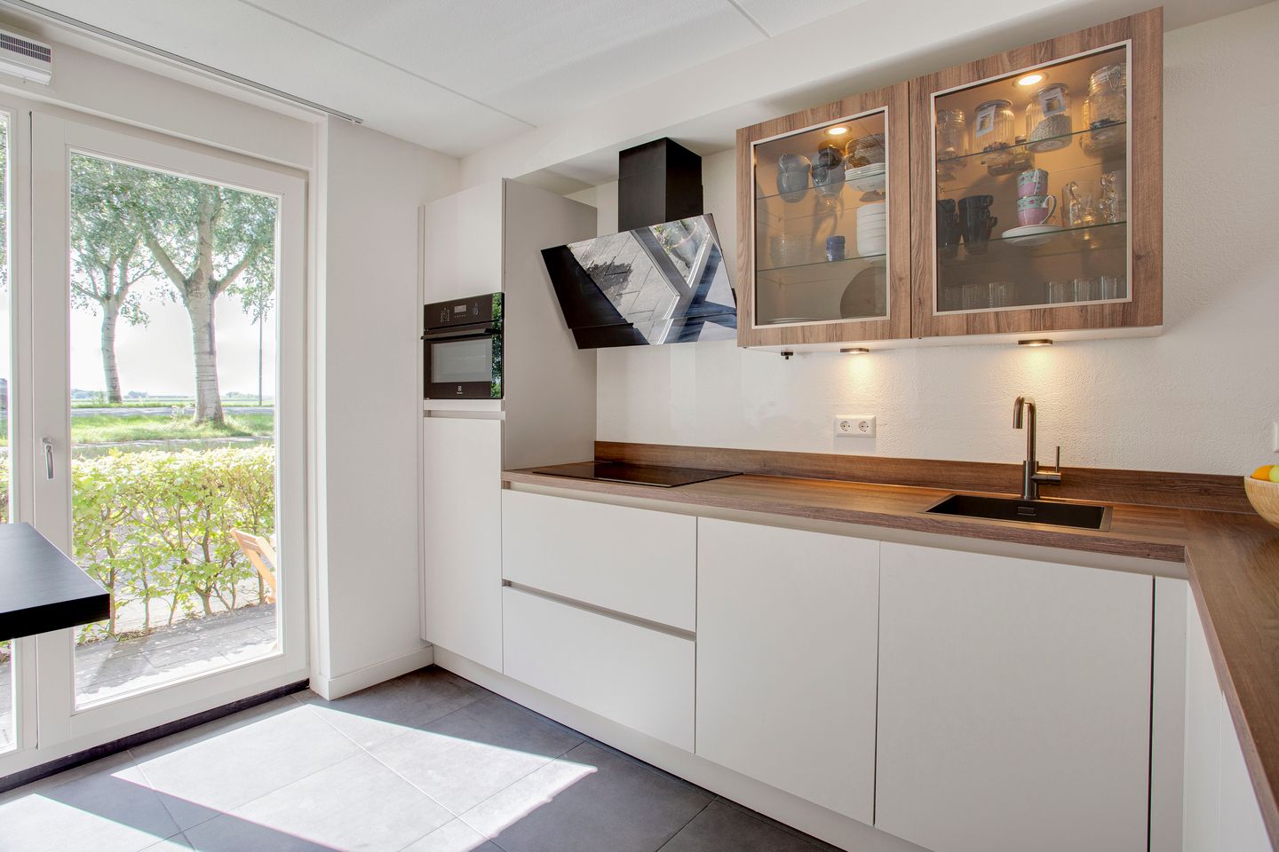 Photo 25 of Burgemeester Folkertslaan 43