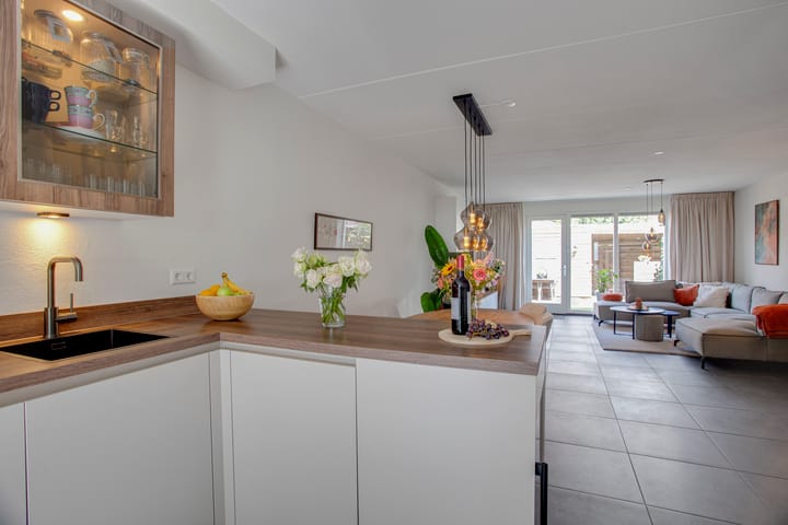 Photo 27 of Burgemeester Folkertslaan 43