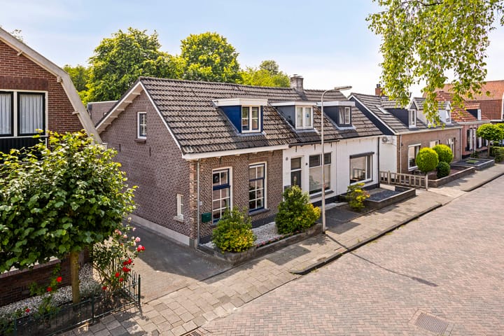 Photo 38 of Stationsdwarsweg 38