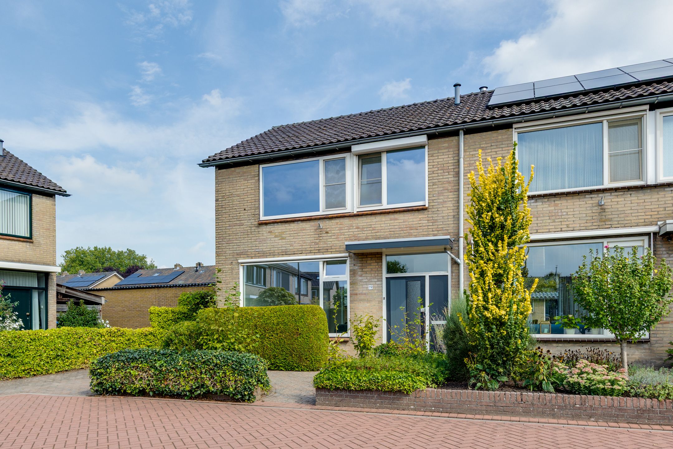 Burgemeester van Tuyllstraat 19