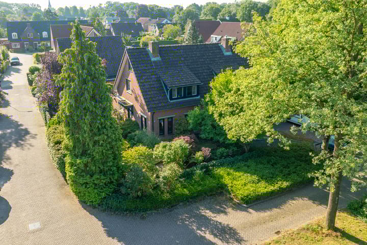 Foto 1 van Herman van Velzenstraat 8