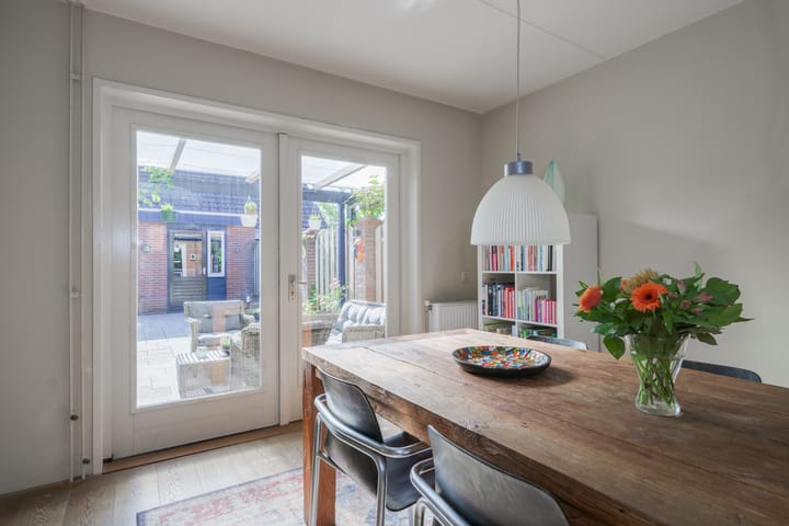 Foto 15 van Herman van Velzenstraat 8