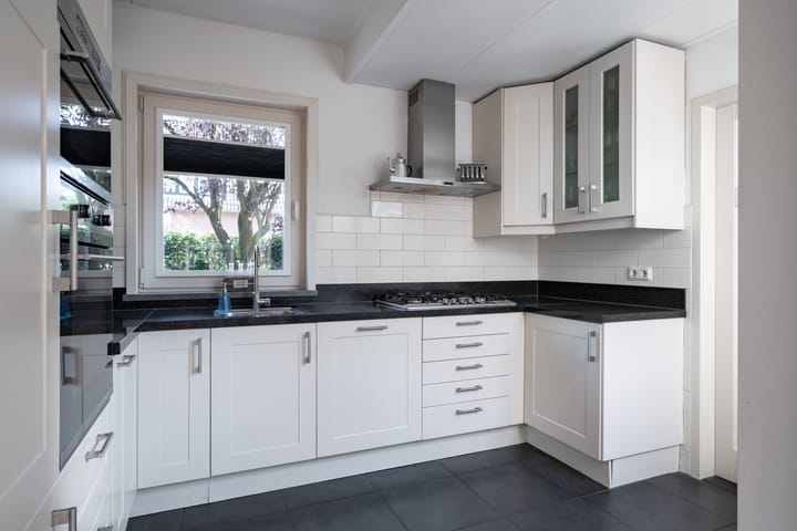 Foto 17 van Herman van Velzenstraat 8