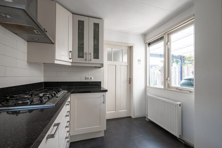 Foto 22 van Herman van Velzenstraat 8