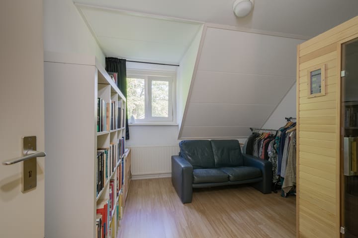 Foto 32 van Herman van Velzenstraat 8