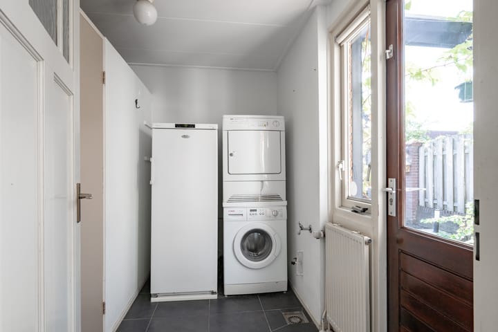 Foto 40 van Herman van Velzenstraat 8