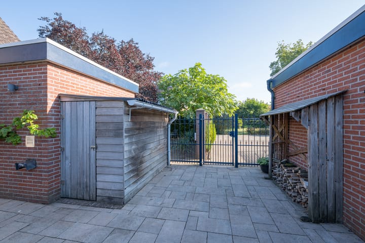 Foto 42 van Herman van Velzenstraat 8