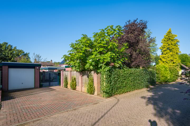 Foto 48 van Herman van Velzenstraat 8