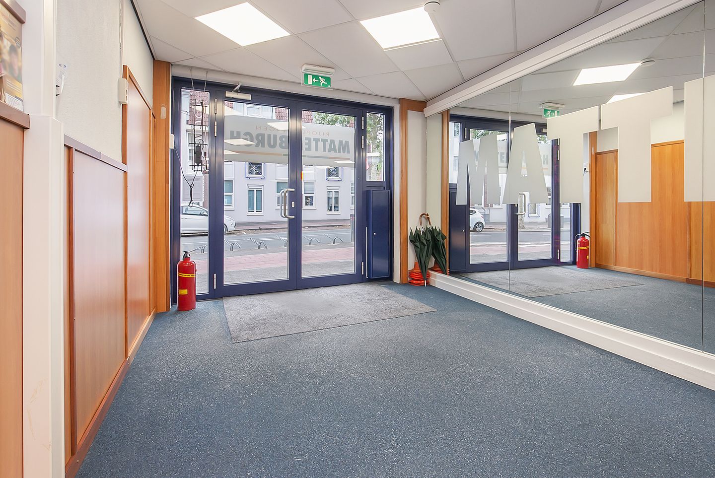 View photo 2 of Van Dedemstraat 182