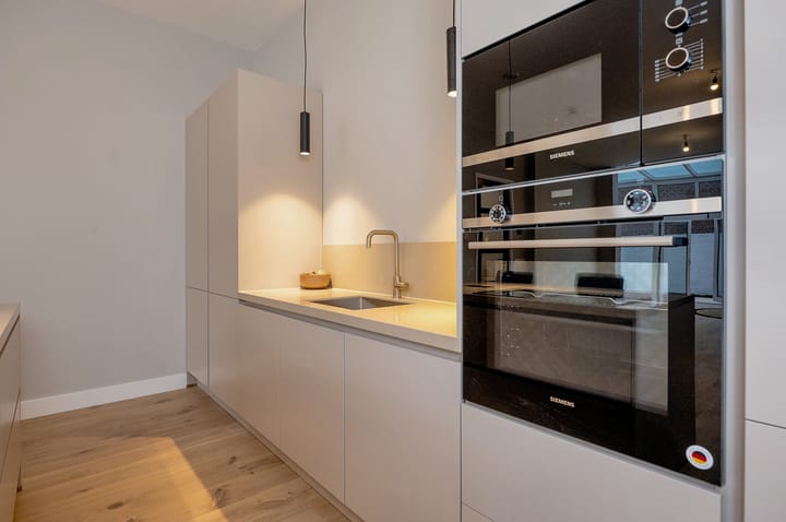 Photo 6 of Van Beverningkstraat 99-D