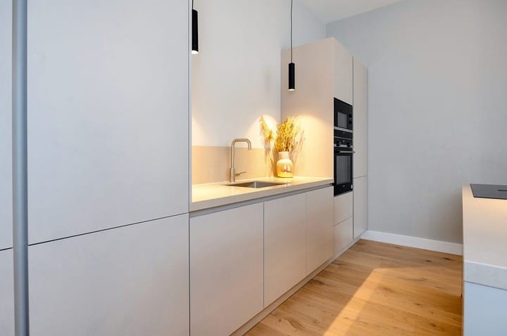 Photo 8 of Van Beverningkstraat 99-D