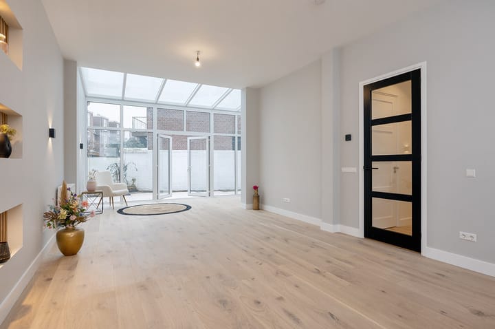 Photo 11 of Van Beverningkstraat 99-D