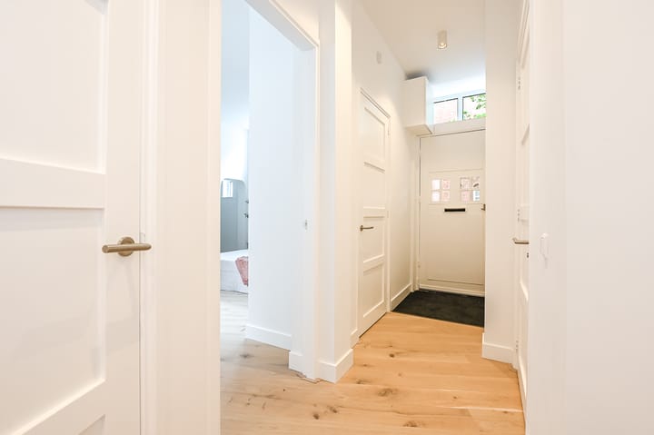 Photo 16 of Van Beverningkstraat 99-D