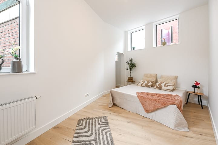 Photo 18 of Van Beverningkstraat 99-D