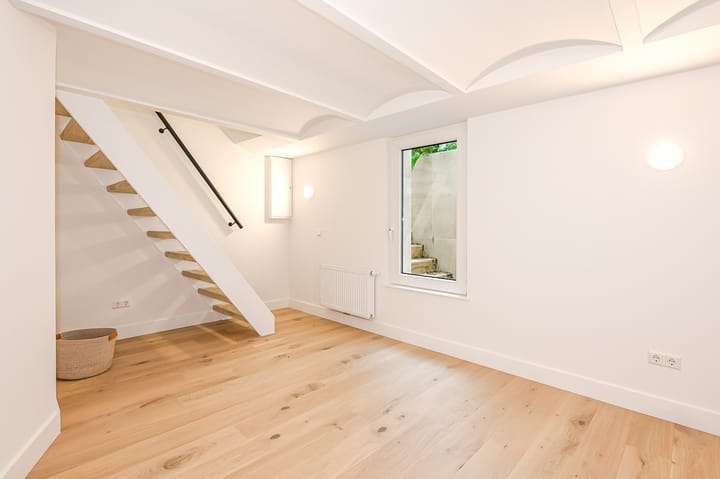 Photo 27 of Van Beverningkstraat 99-D