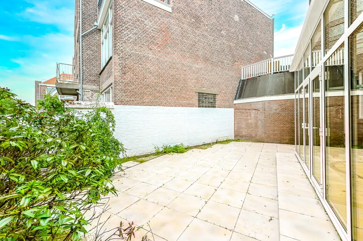 Photo 32 of Van Beverningkstraat 99-D