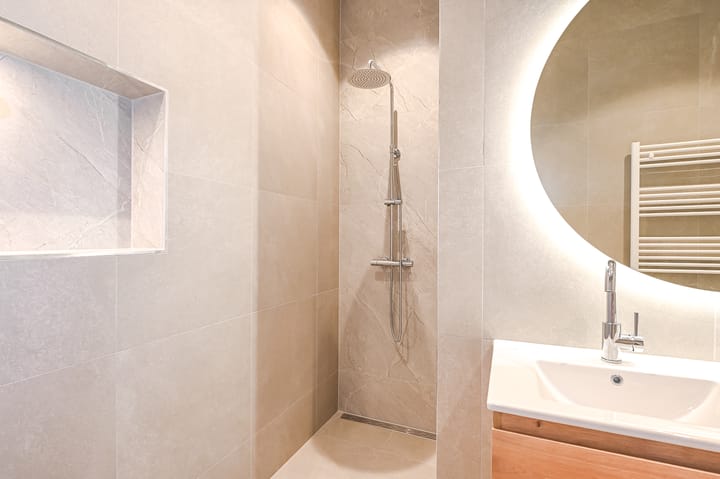 Photo 36 of Van Beverningkstraat 99-D