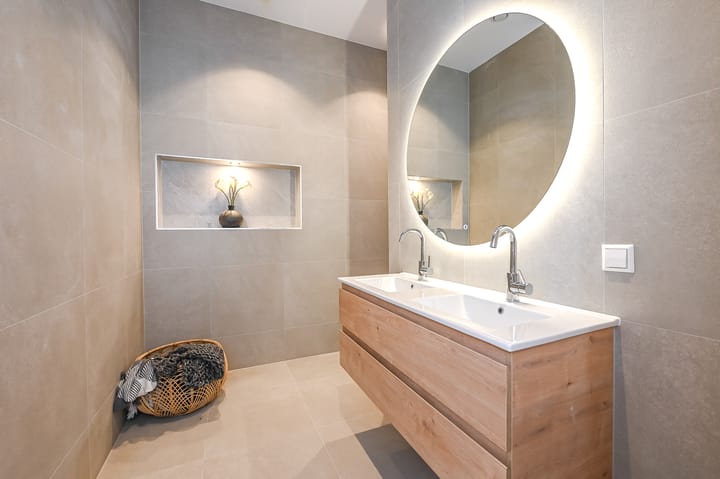 Photo 38 of Van Beverningkstraat 99-D