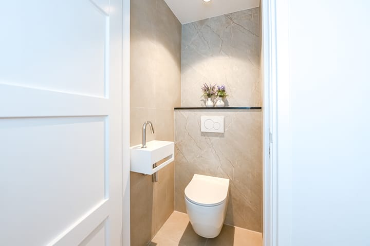 Photo 39 of Van Beverningkstraat 99-D