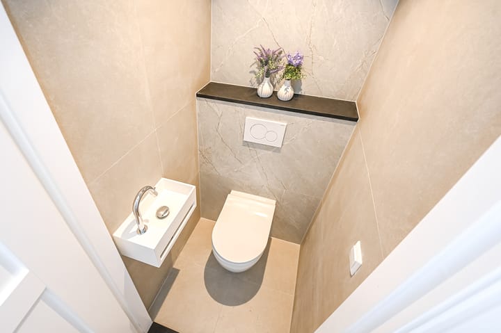 Photo 40 of Van Beverningkstraat 99-D