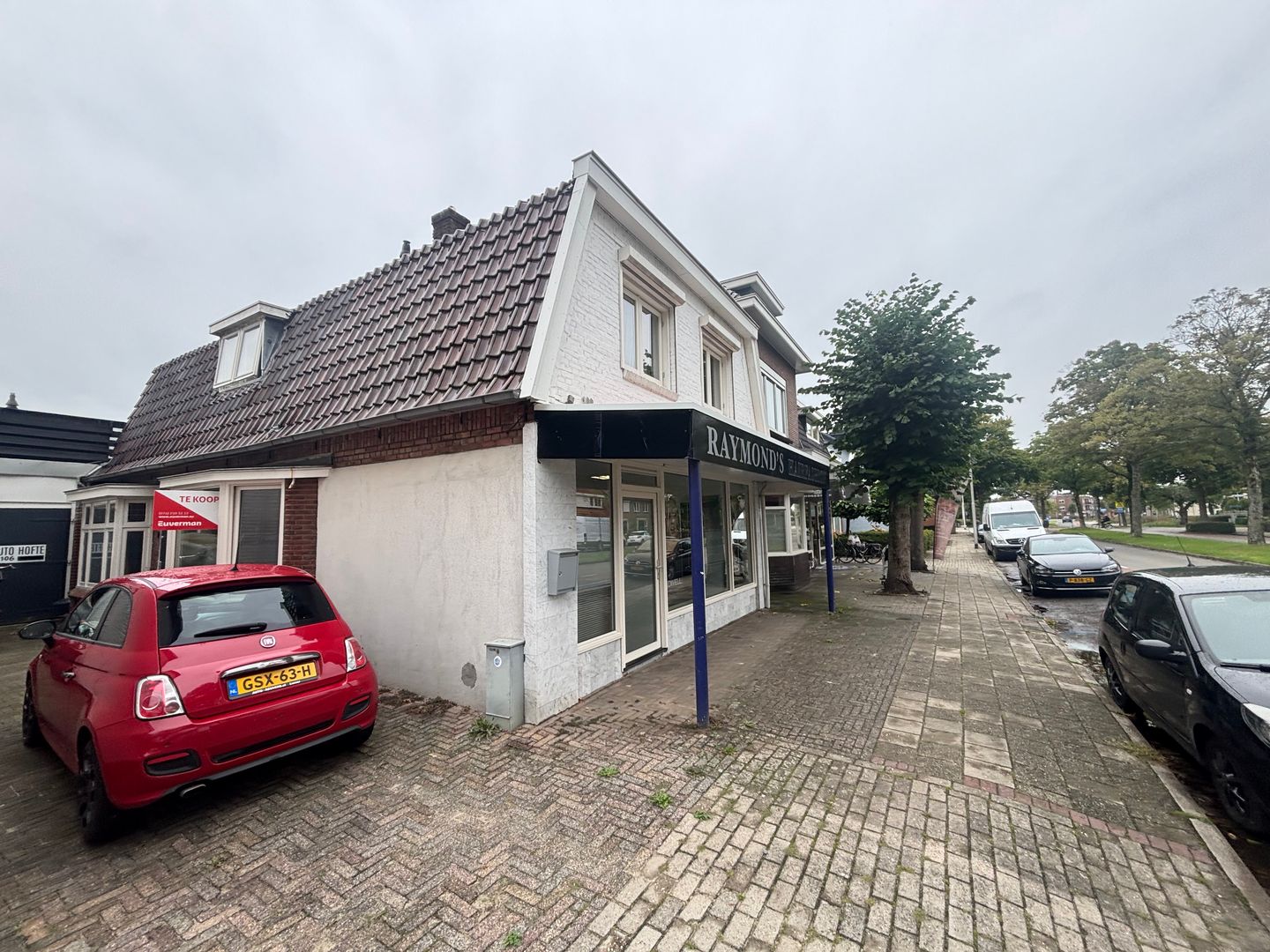 View photo 3 of Gronausestraat 106