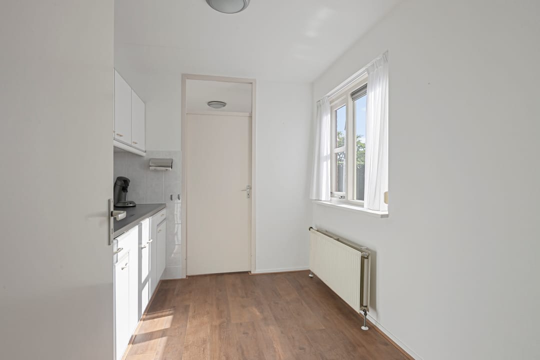 Photo 8 of Van Woerkomstraat 12