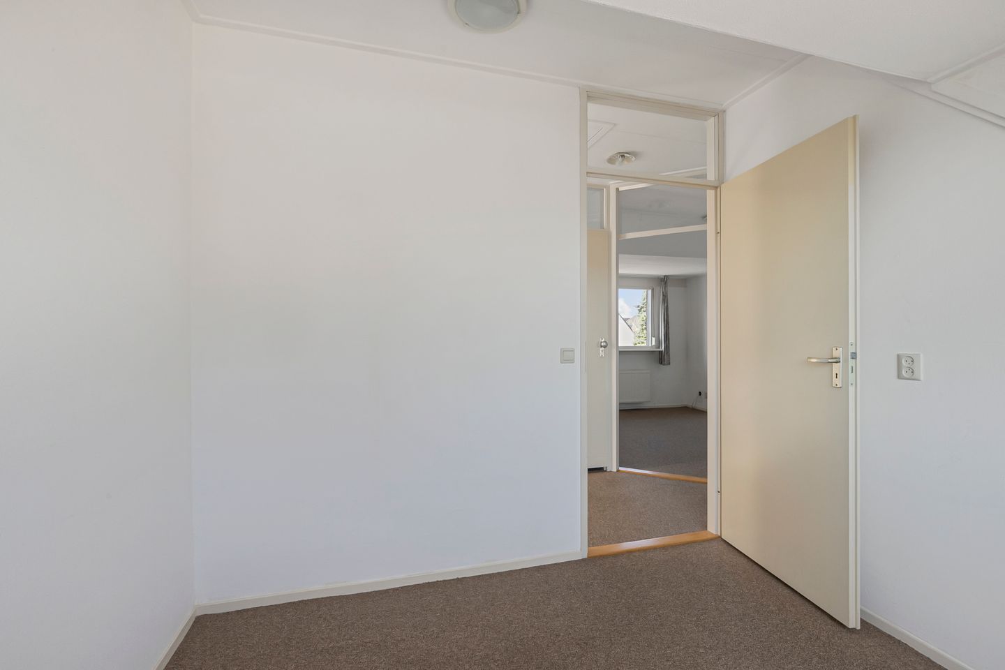 Photo 19 of Van Woerkomstraat 12