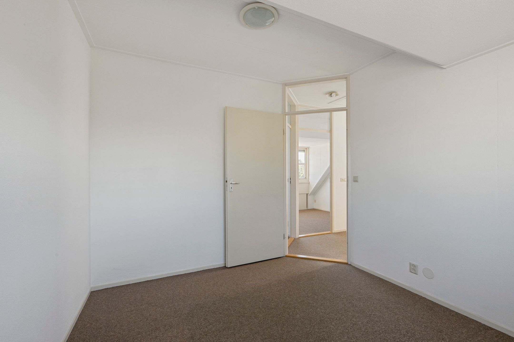 Photo 24 of Van Woerkomstraat 12