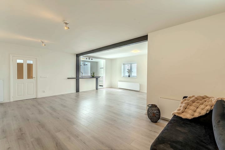 Photo 4 of Kampervest 49