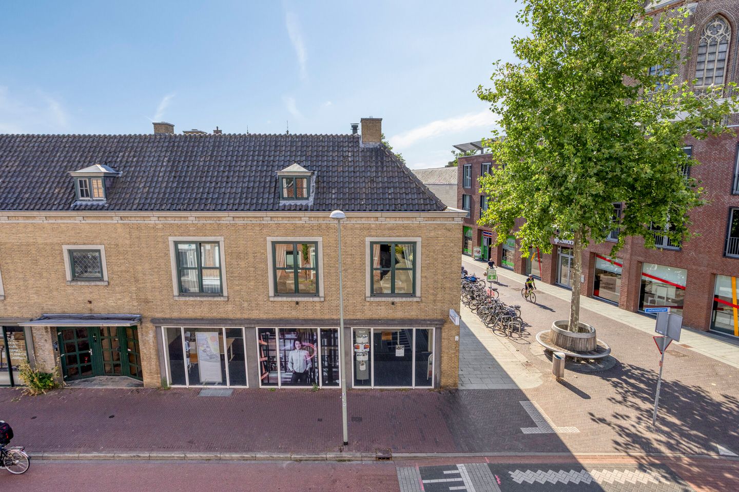 View photo 2 of Hofstraat 14