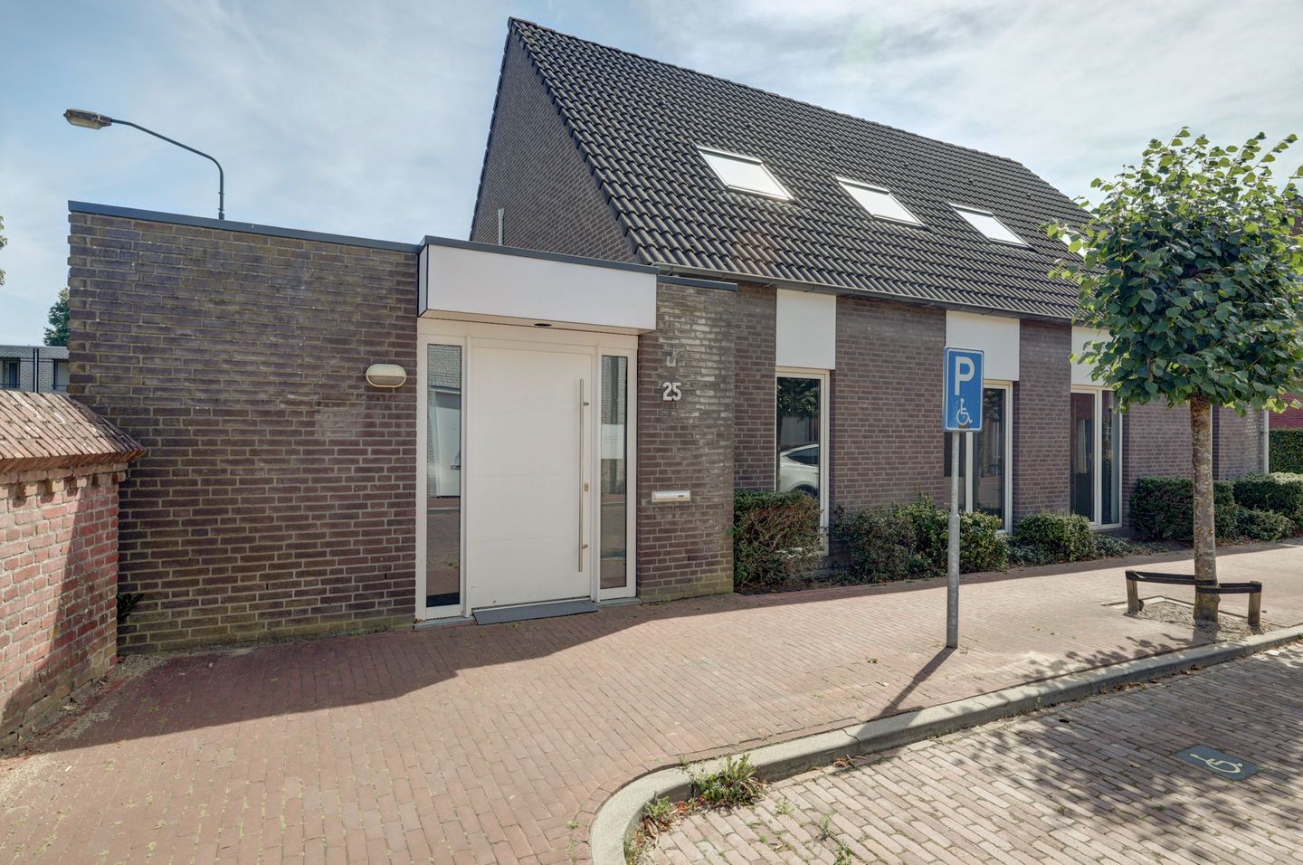 Bekijk foto 1 van Koestraat 25