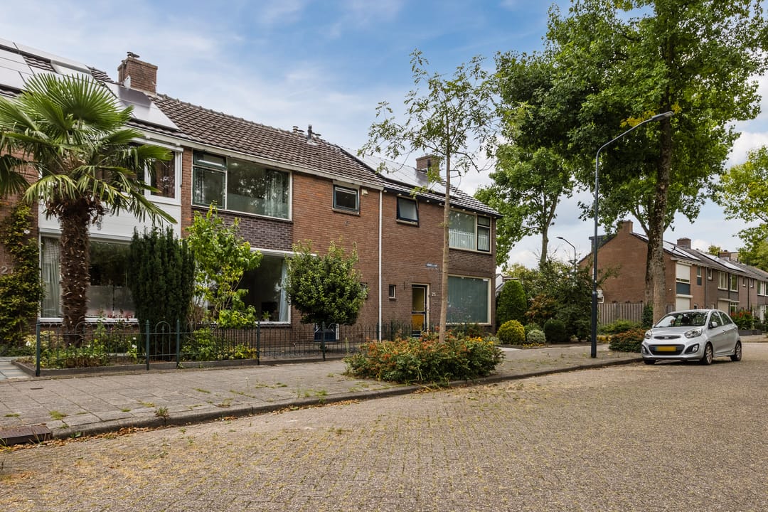 Photo 2 of Vondellaan 23