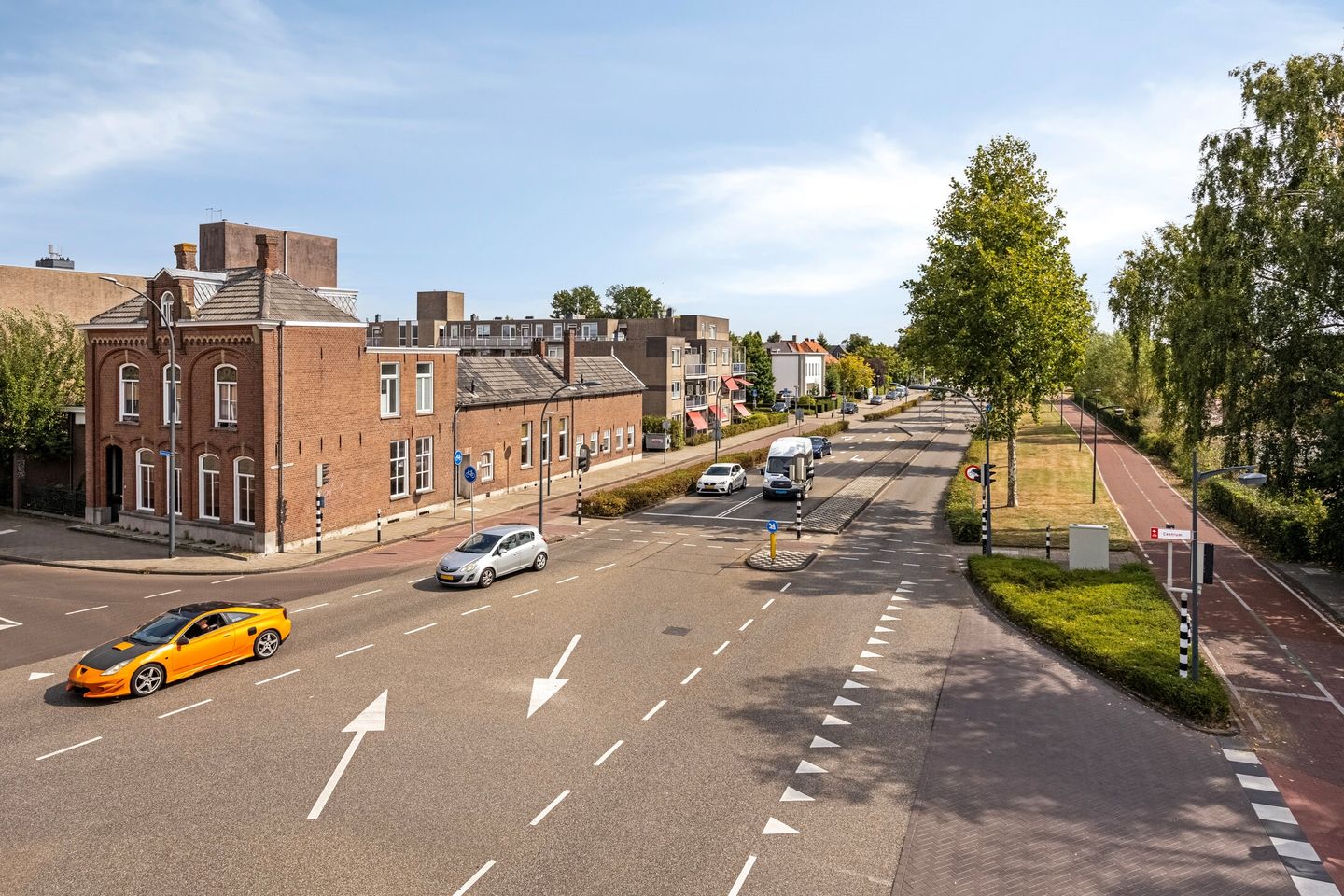 View photo 2 of Noorder Parallelweg 1