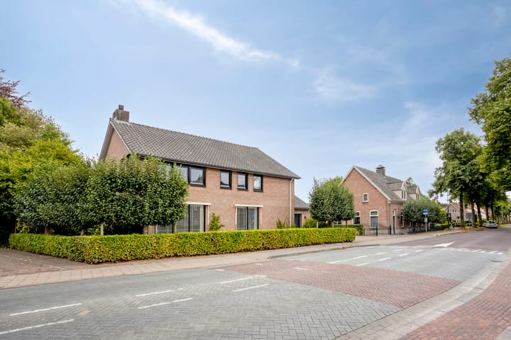 Photo 4 of Julianastraat 1