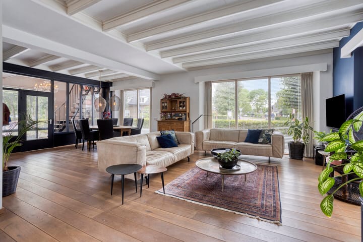 Photo 10 of Julianastraat 1