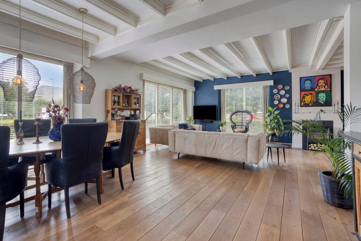 Photo 11 of Julianastraat 1