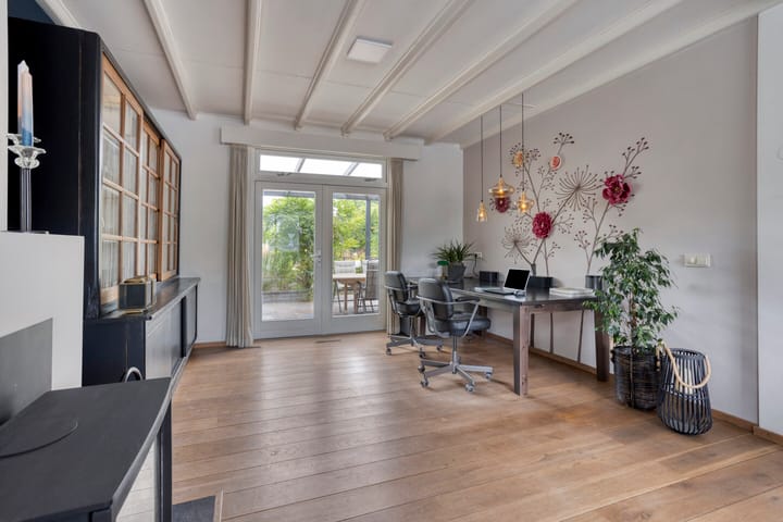 Photo 14 of Julianastraat 1