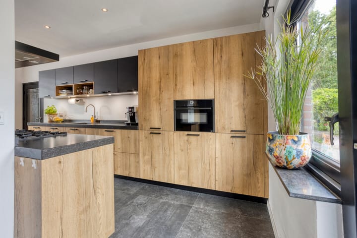 Photo 16 of Julianastraat 1