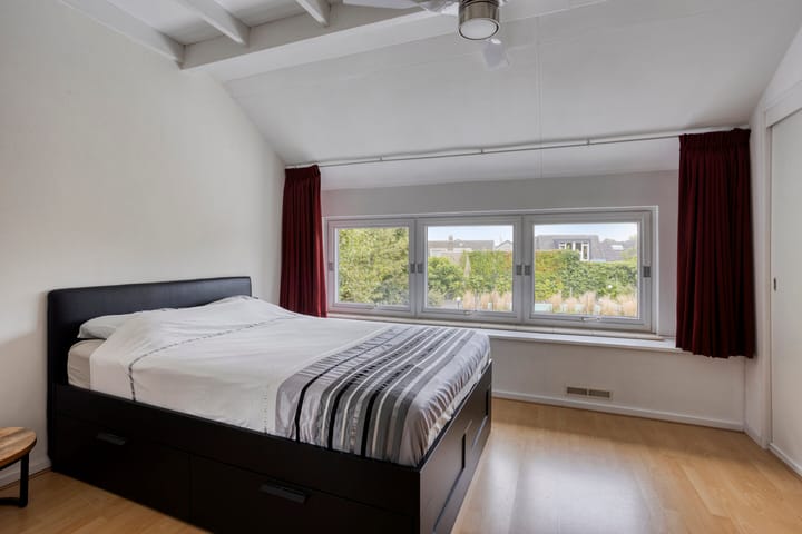 Photo 33 of Julianastraat 1